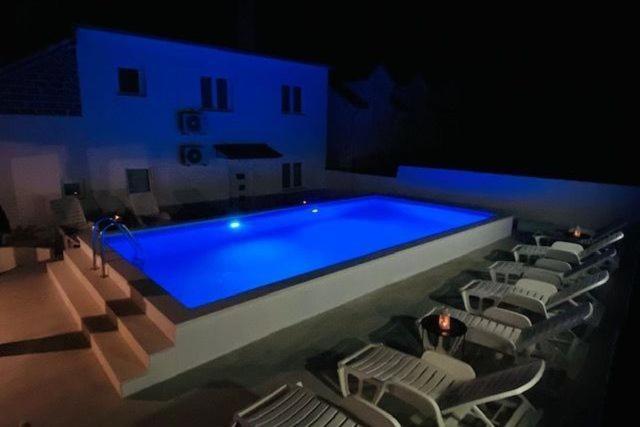 Sea-Views Brazza Apartments With Private Pool Milna  Ngoại thất bức ảnh