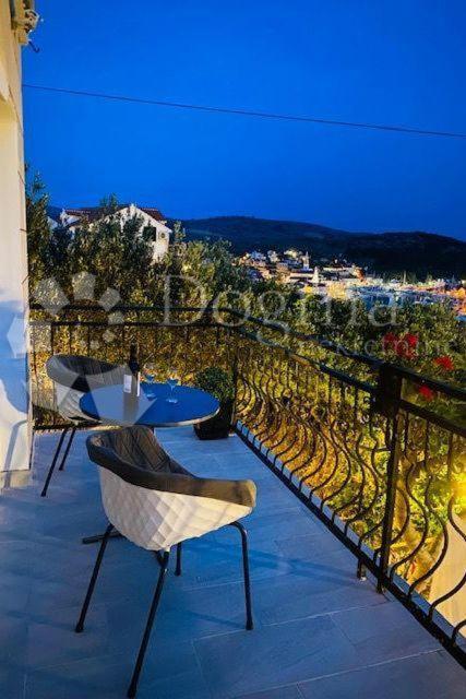 Sea-Views Brazza Apartments With Private Pool Milna  Ngoại thất bức ảnh
