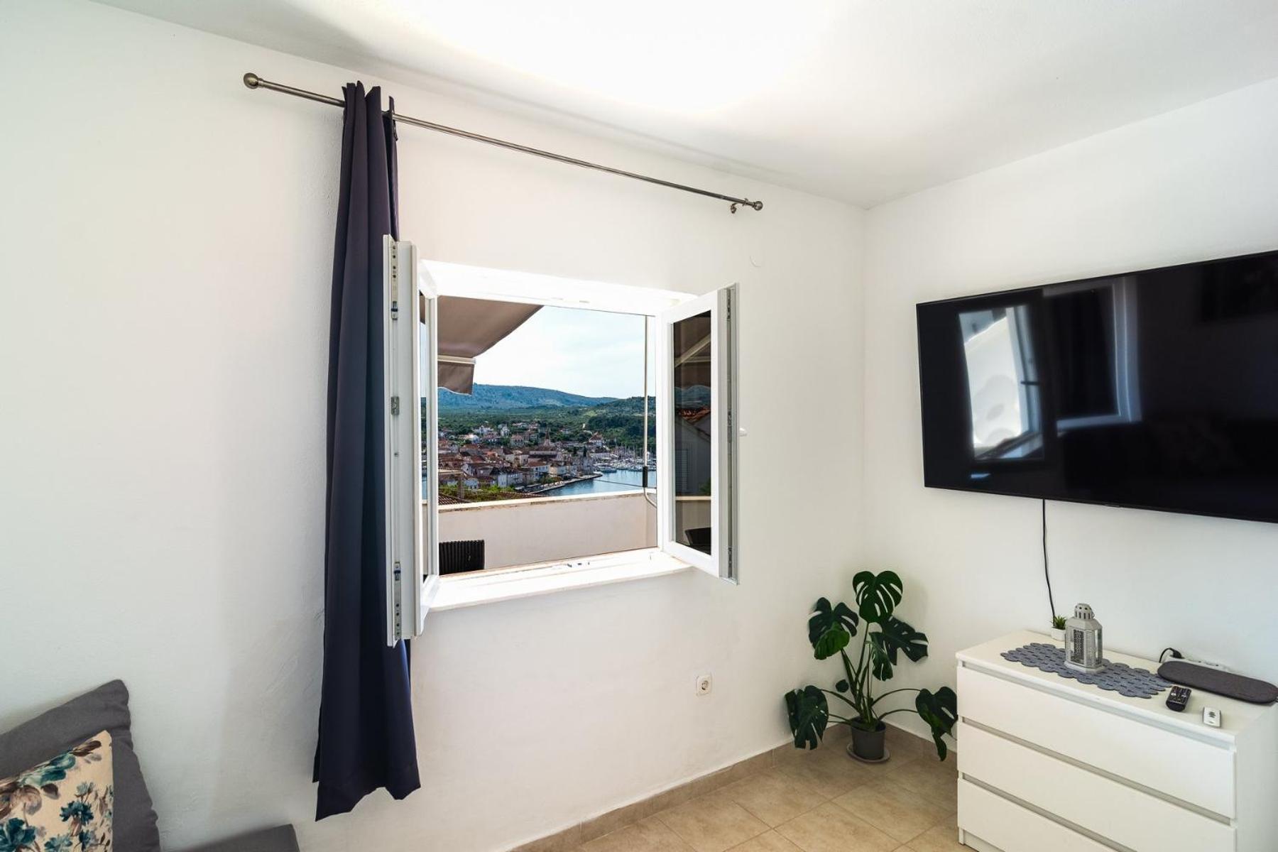 Sea-Views Brazza Apartments With Private Pool Milna  Ngoại thất bức ảnh