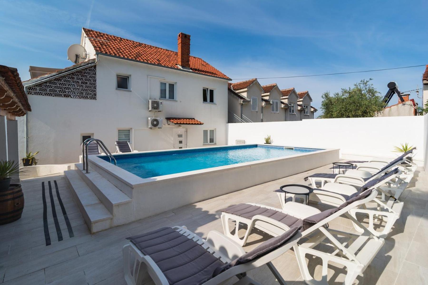 Sea-Views Brazza Apartments With Private Pool Milna  Ngoại thất bức ảnh