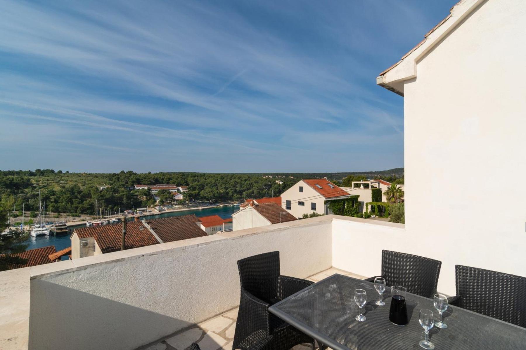 Sea-Views Brazza Apartments With Private Pool Milna  Ngoại thất bức ảnh