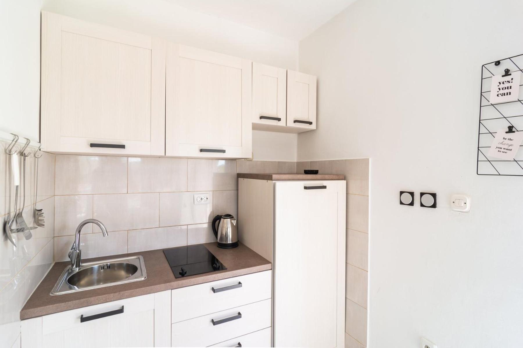 Sea-Views Brazza Apartments With Private Pool Milna  Ngoại thất bức ảnh