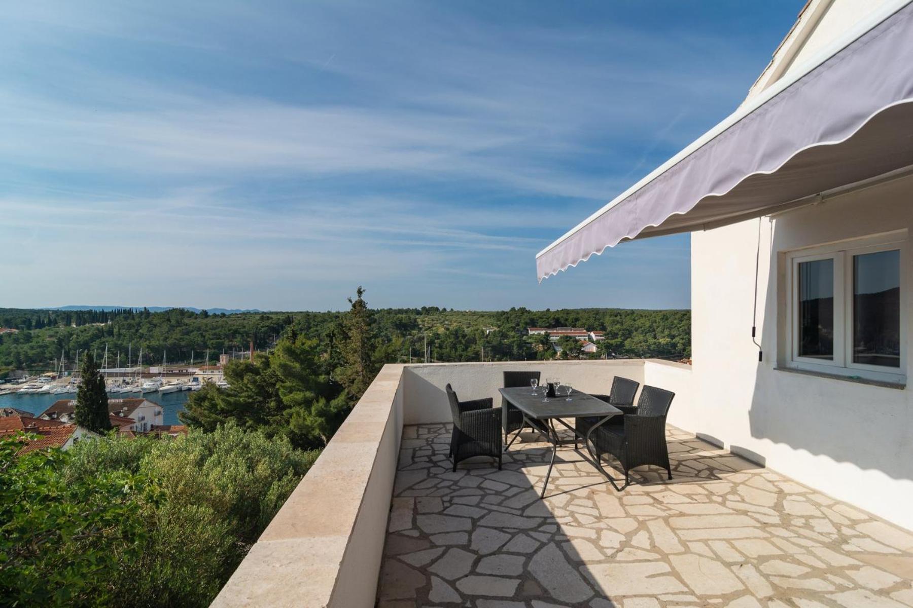 Sea-Views Brazza Apartments With Private Pool Milna  Ngoại thất bức ảnh