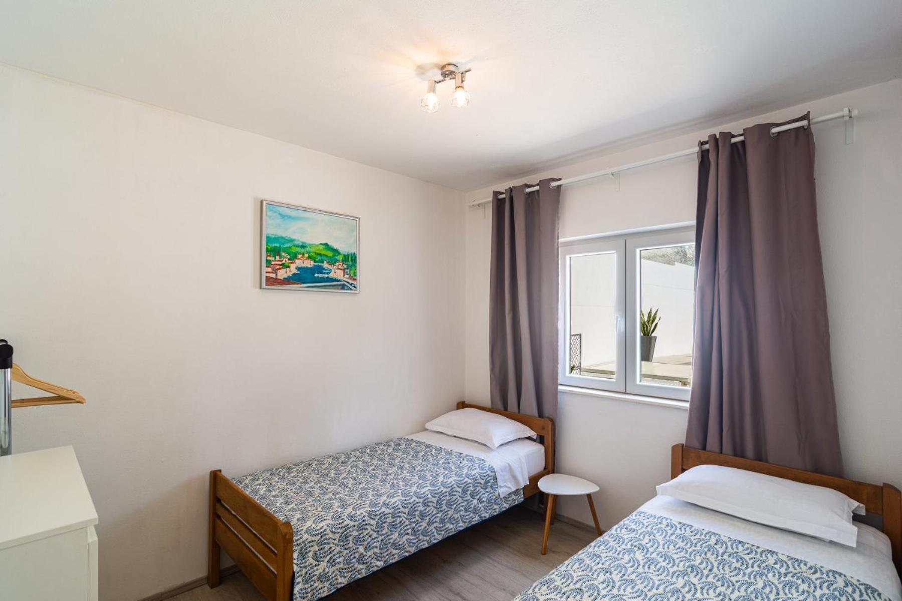Sea-Views Brazza Apartments With Private Pool Milna  Ngoại thất bức ảnh